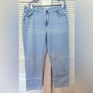 Light wash Womens boyfriend jeans